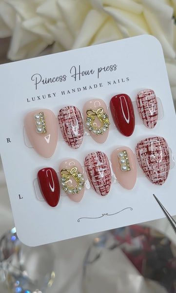 Red Tweed Christmas Wreath - Short Almond